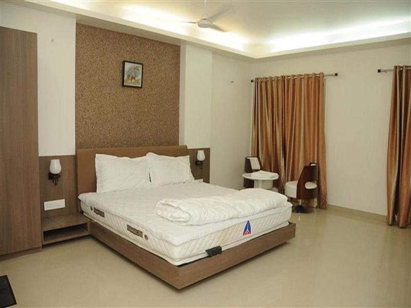 Ankleshwar Royal Inn מראה חיצוני תמונה