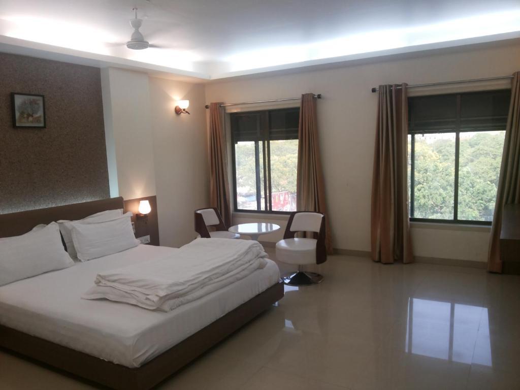 Ankleshwar Royal Inn מראה חיצוני תמונה