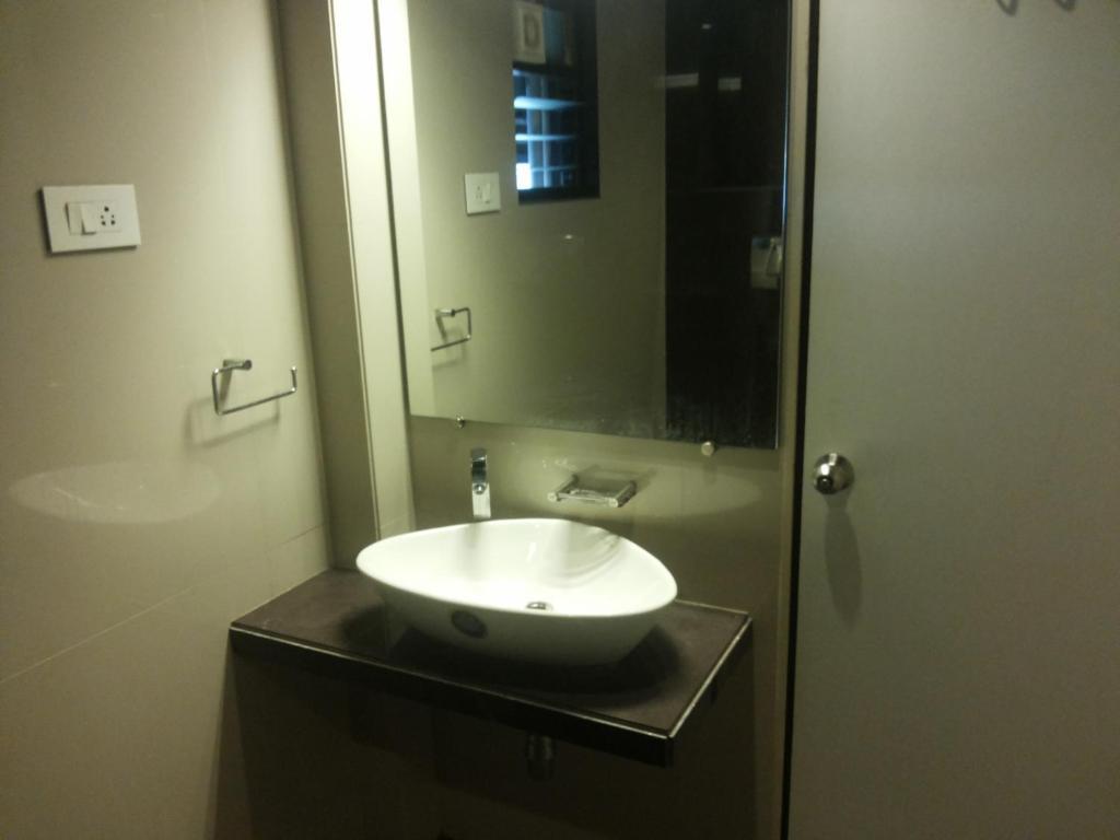 Ankleshwar Royal Inn מראה חיצוני תמונה