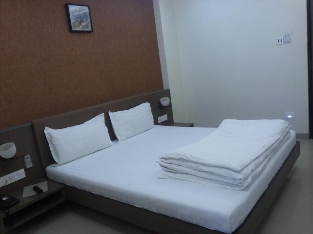 Ankleshwar Royal Inn מראה חיצוני תמונה