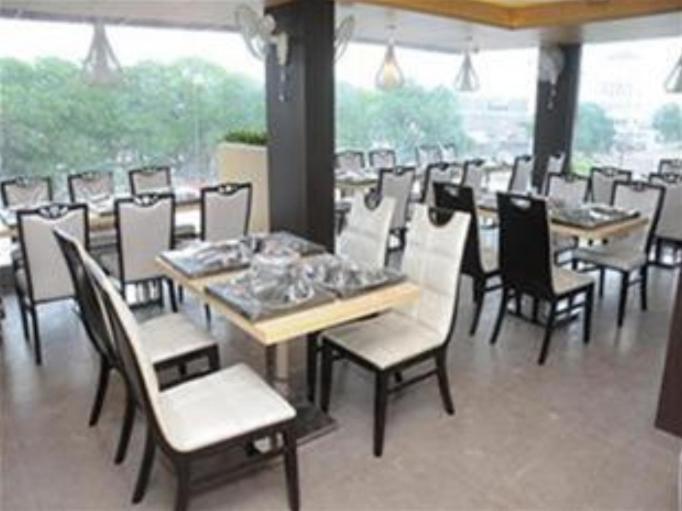 Ankleshwar Royal Inn מראה חיצוני תמונה